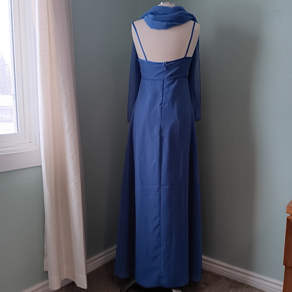 Made In Canada Gown - Picture 3 of 4